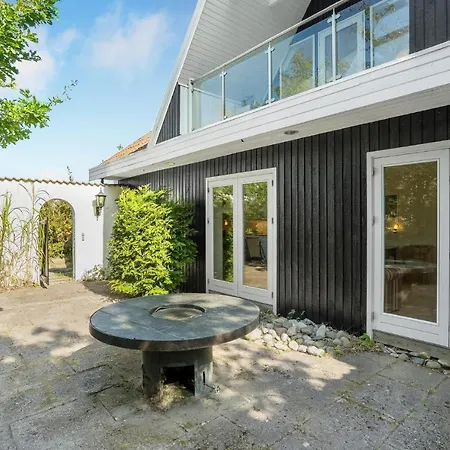 4 Bedroom In *