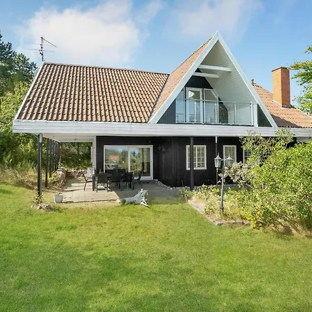 4 Bedroom In Knebel *